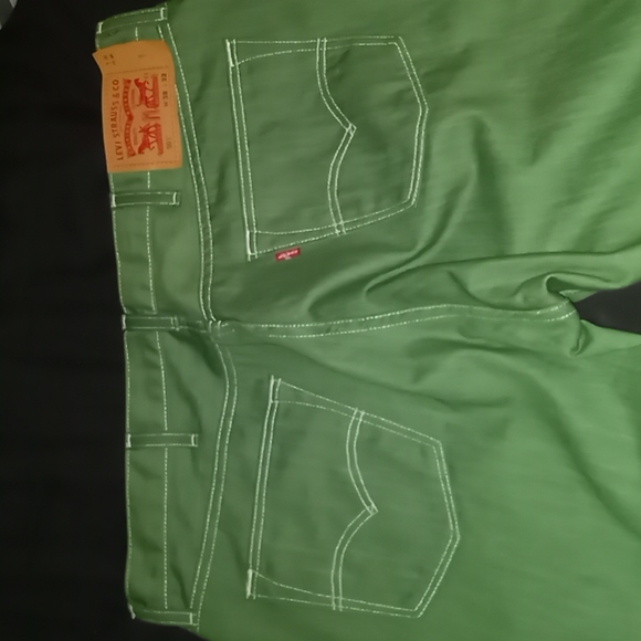 Levi's - Picture 2 of 4